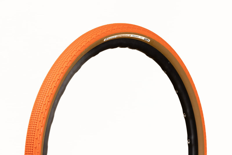 Chargez l&#39;image dans la visionneuse de la galerie, Panaracer Gravel King SK 700 x 38C Tubeless Ready Sunset Orange/Brown - RACKTRENDZ
