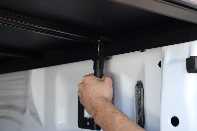 Load image into Gallery viewer, Enthuze Soft Tri-Fold Tonneau Cover for 99-06 Silverado/Sierra 15/2500 (6'6")
