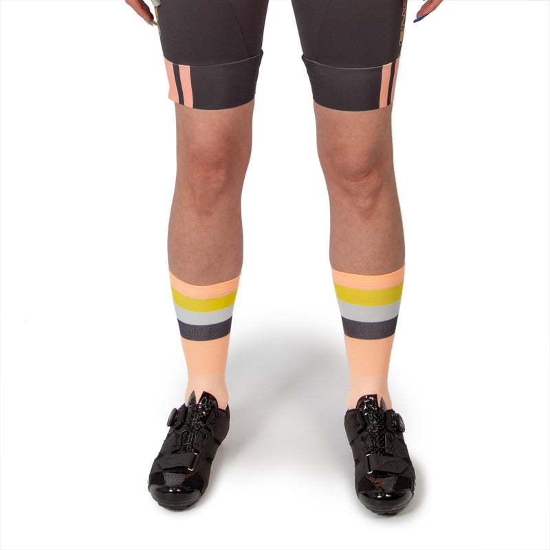 Chargez l&#39;image dans la visionneuse de la galerie, Endura Bandwidth Cycling Sock, Neon Peach, Small-Medium - RACKTRENDZ
