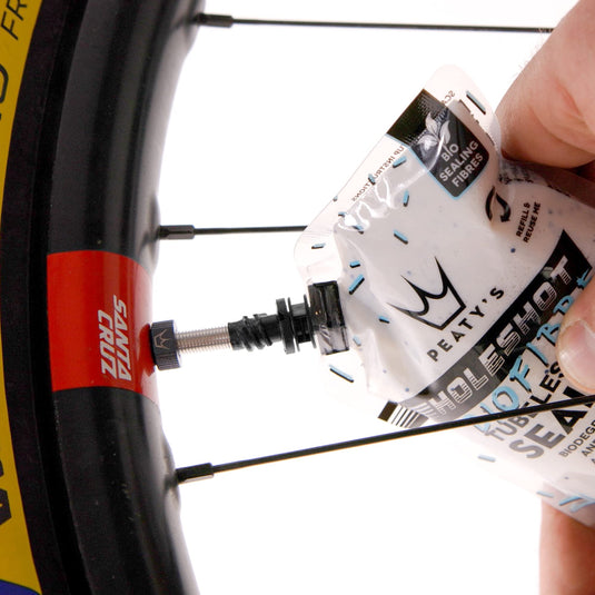 Peaty's Holeshot Biofibre Tubeless Tyre Sealant, Fast Acting Puncture Repair, Seals up to 6mm Holes for MTB, Road and Gravel Bikes, uses Biodegradable Sealing Fibres, 1 Litre - RACKTRENDZ