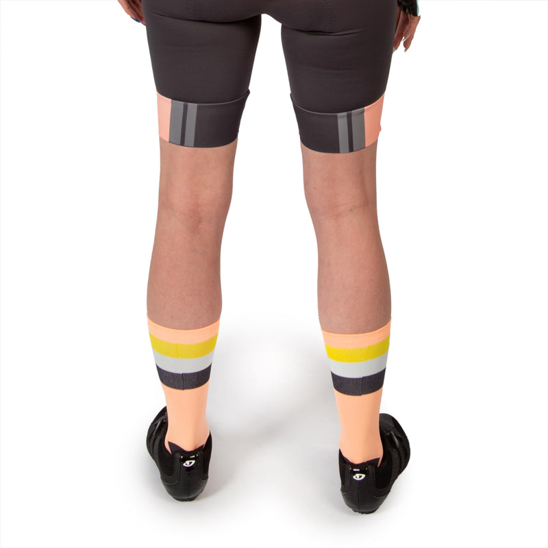 Chargez l&#39;image dans la visionneuse de la galerie, Endura Bandwidth Cycling Sock, Neon Peach, Small-Medium - RACKTRENDZ
