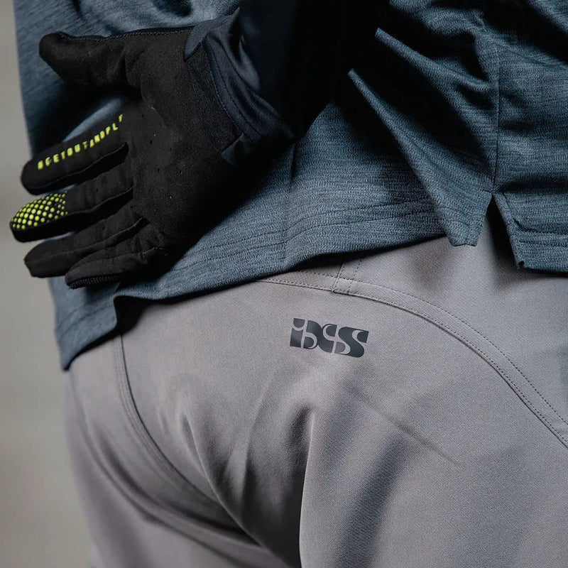 Load image into Gallery viewer, IXS Carve Evo Men&#39;s Cycling Shorts Graphite 2021 - RACKTRENDZ
