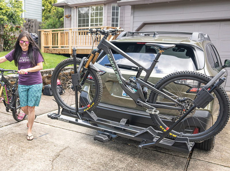 Chargez l&#39;image dans la visionneuse de la galerie, Le porte-vélos à plateau réglable à 4 niveaux Yakima StageTwo de 1,25 pouce de qualité supérieure s&#39;adapte aux empattements de 52 pouces avec levier d&#39;inclinaison à distance et verrous SKS
