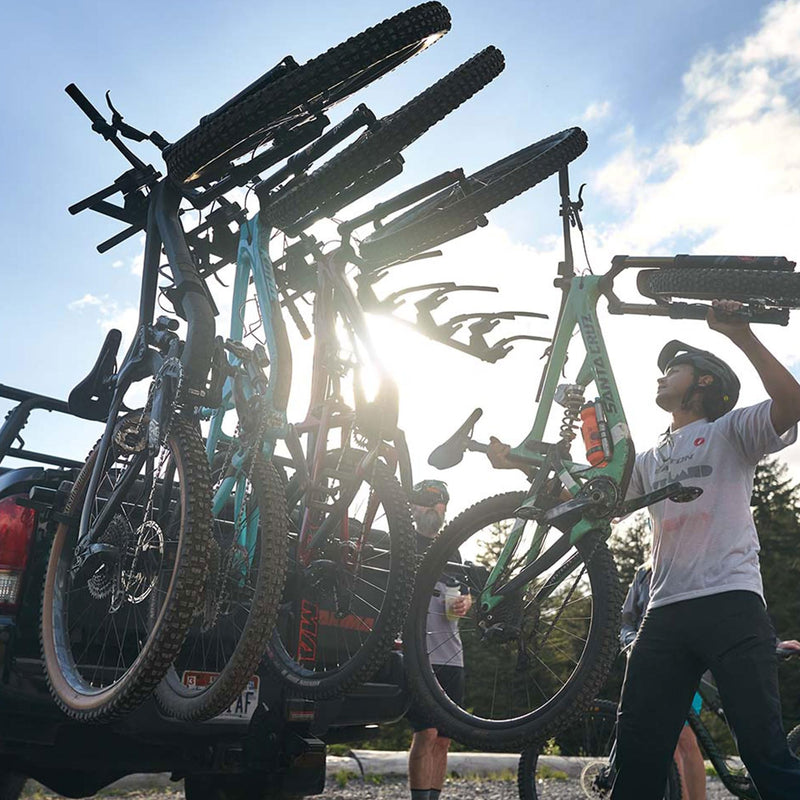 Chargez l&#39;image dans la visionneuse de la galerie, Porte-vélos à suspension verticale Yakima HangTight 6 pour récepteurs d&#39;attelage de 2 pouces
