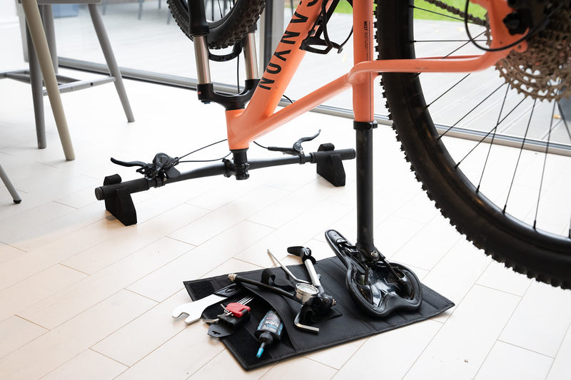 Chargez l&#39;image dans la visionneuse de la galerie, Hiplok Flipstand Compact Bike Stand - RACKTRENDZ
