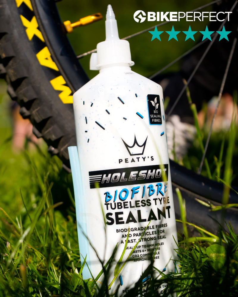 Chargez l&#39;image dans la visionneuse de la galerie, Peaty&#39;s Holeshot Biofibre Tubeless Tyre Sealant, Fast Acting Puncture Repair, Seals up to 6mm Holes for MTB, Road and Gravel Bikes, uses Biodegradable Sealing Fibres, 1 Litre - RACKTRENDZ
