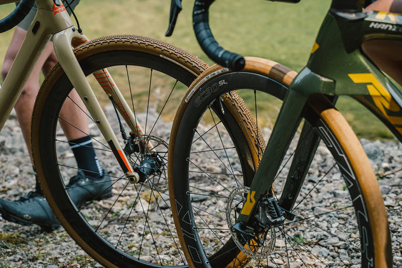 Chargez l&#39;image dans la visionneuse de la galerie, GravelKing Slick Limited 2022 Folding Gravel Tires 700x38C Ginger/Brown - RACKTRENDZ
