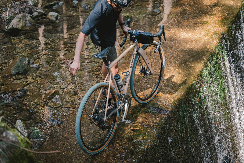 Load image into Gallery viewer, GravelKing SK Limited 2022 Folding Gravel Tires 700x32C Astral Blue/Brown - RACKTRENDZ
