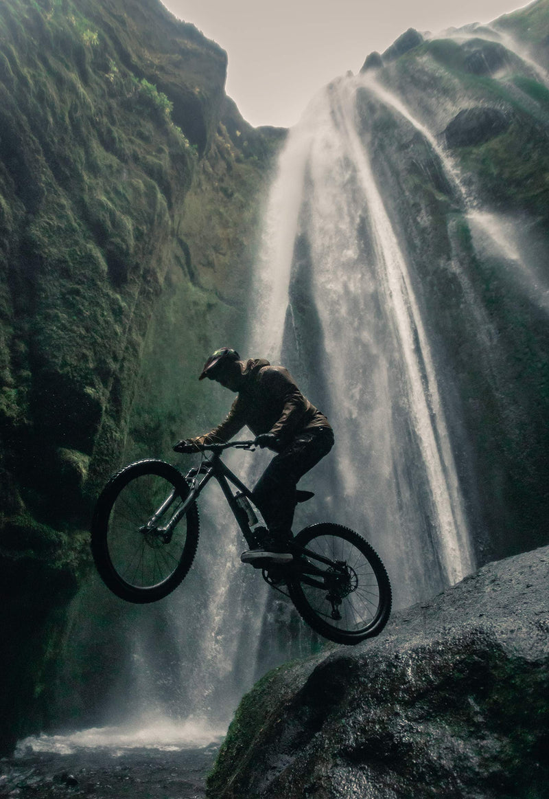 Chargez l&#39;image dans la visionneuse de la galerie, Ergon - GE1 Evo Factory Ergonomic Lock-on Bicycle Handlebar Grips | for Mountain, Trail and Enduro Bikes | Slim Fit | Frozen Moss/Oil-Slick - RACKTRENDZ
