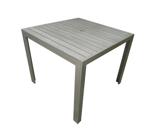 MOSS MOSS-T302T - Collection Akumal, Table Condo Carrée Aluminium Taupe avec lattes en polywood taupe et trou pour parasol 35,4" x 35,4", H29,1"